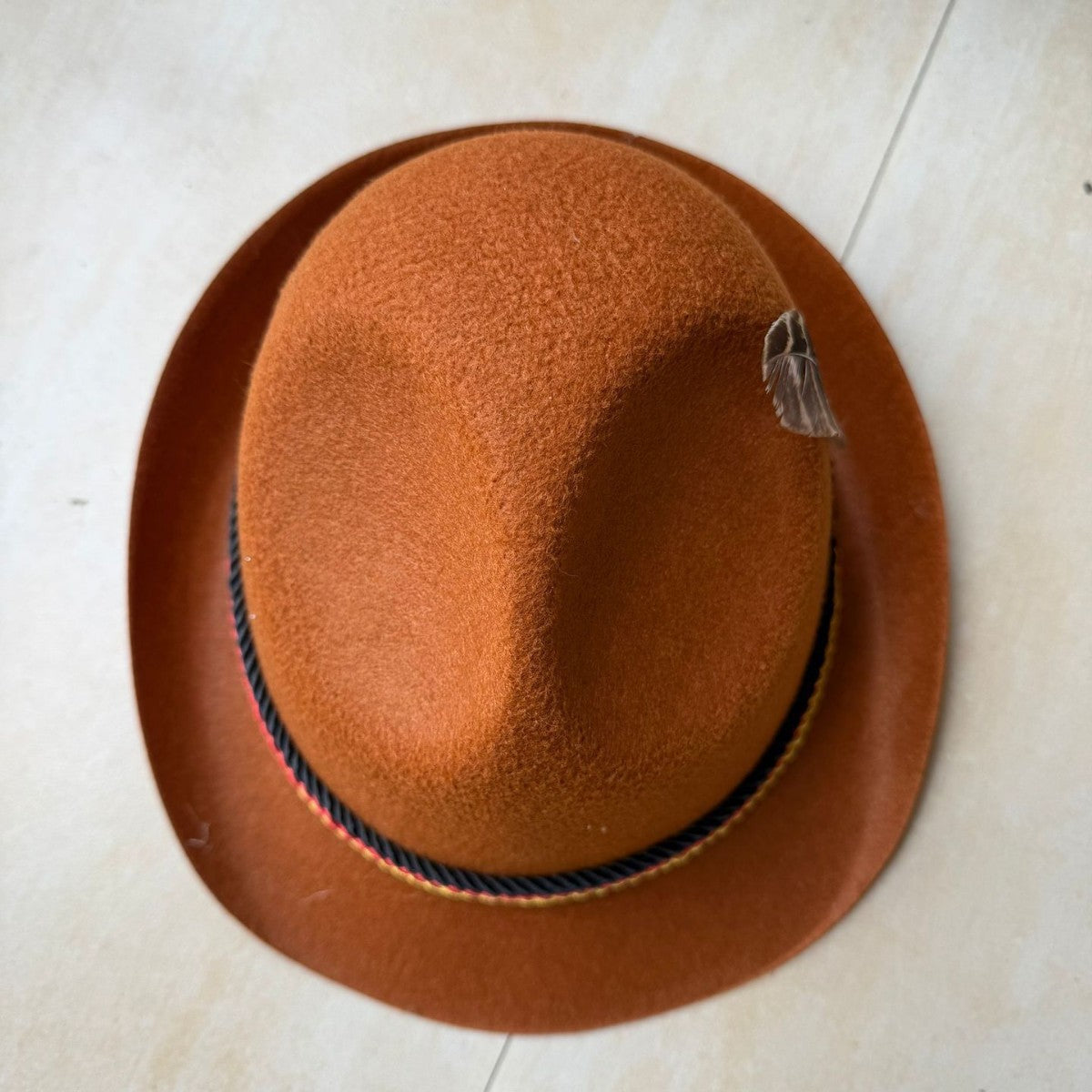 Fashion Feather Accent Non-Woven Top Hat