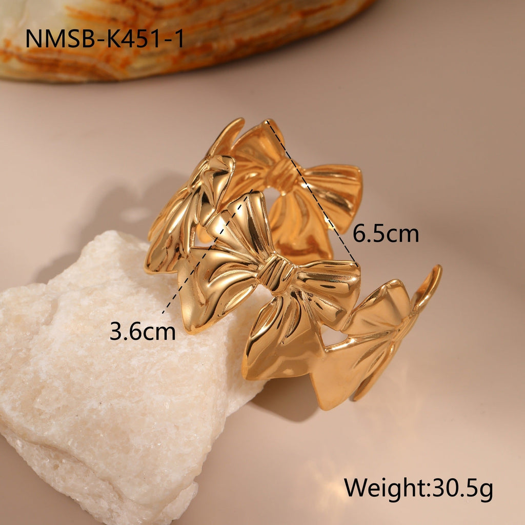 Elegant Stainless Steel Leaf Charm Wristband Bracelet