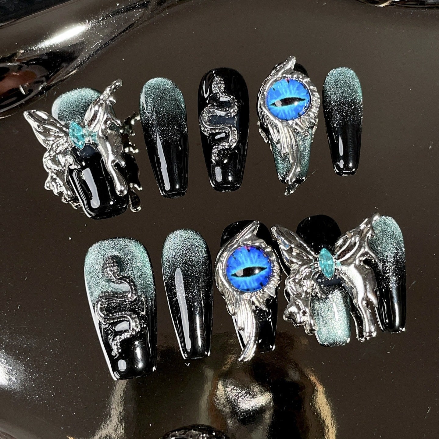 Luxury Detachable Fake Nails with Metal Butterfly Charms