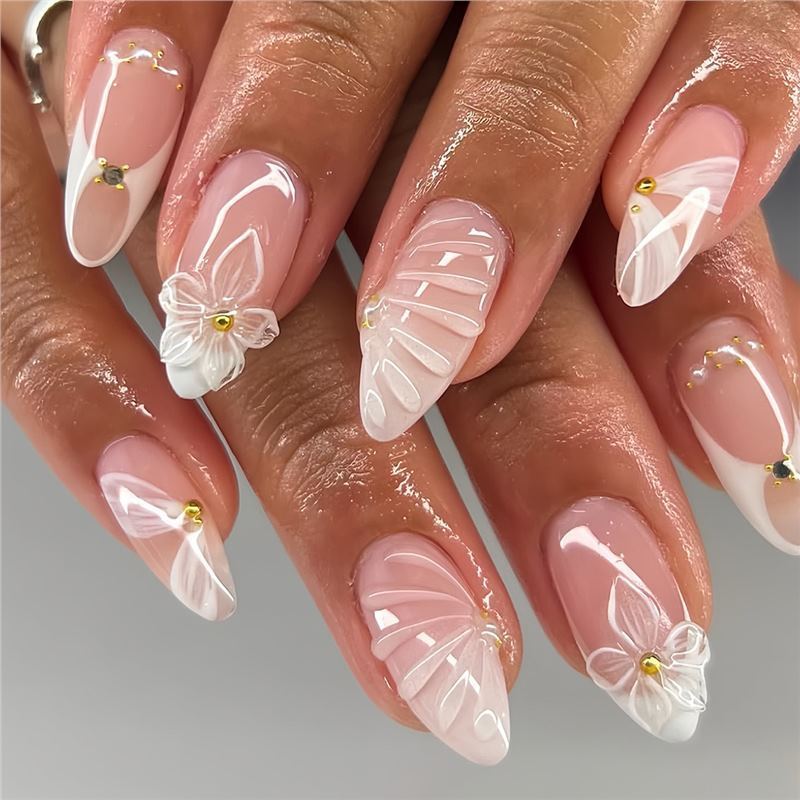 Elegant Almond Fake Nails with Simple White Ripple Design